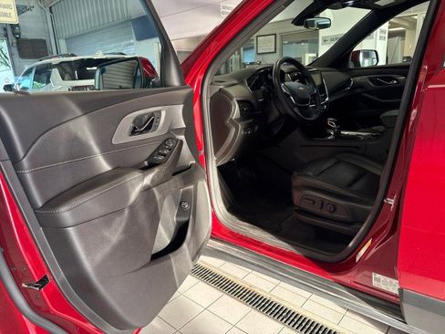 Used 2023 Chevrolet Traverse LT FWD image 13