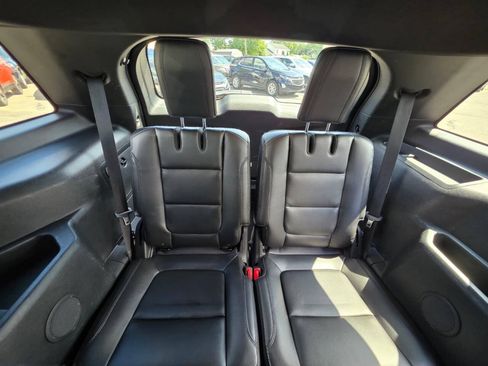 Used 2017 Ford Explorer XLT w/ Equipment Group 202A FWD image 18