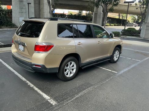 Used 2013 Toyota Highlander Plus FWD image 6