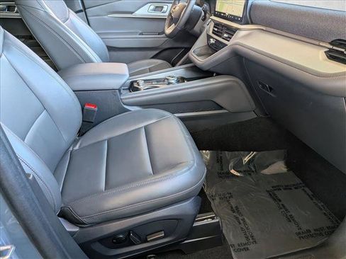 Used 2025 Ford Explorer Active w/ Active Comfort Package RWD image 21