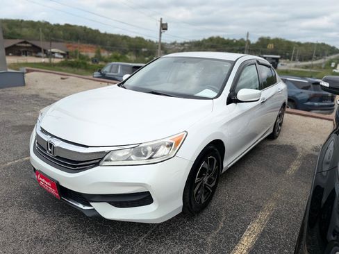 Used 2017 Honda Accord LX image 5