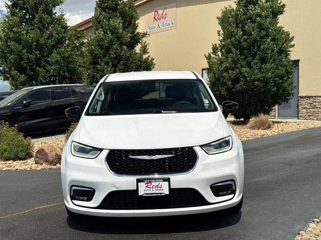 Used 2024 Chrysler Pacifica Touring-L FWD image 40