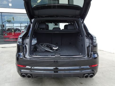 Used 2023 Porsche Cayenne Turbo S AWD/4WD image 7