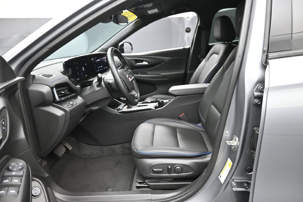 Used 2025 Buick Envista Sport Touring w/ Convenience I Package FWD image 16