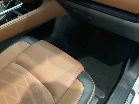 Used 2025 Nissan Pathfinder Platinum w/ Cargo Package image 27