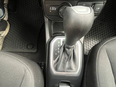 Used 2021 Jeep Renegade Latitude w/ Convenience Group AWD/4WD image 23