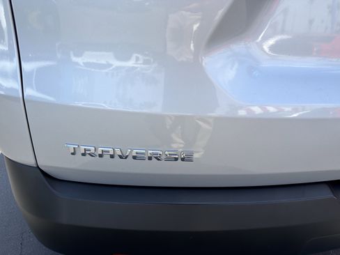 Used 2021 Chevrolet Traverse LS FWD image 40