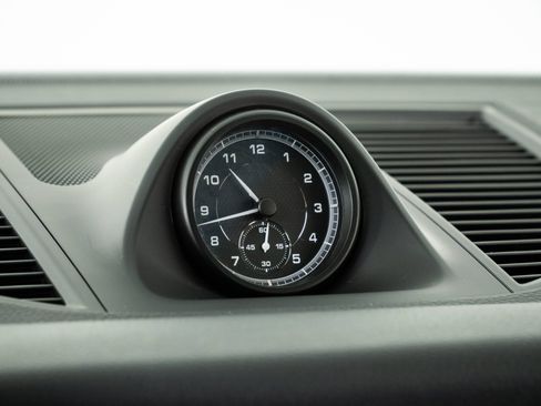Certified 2023 Porsche Macan AWD/4WD image 16