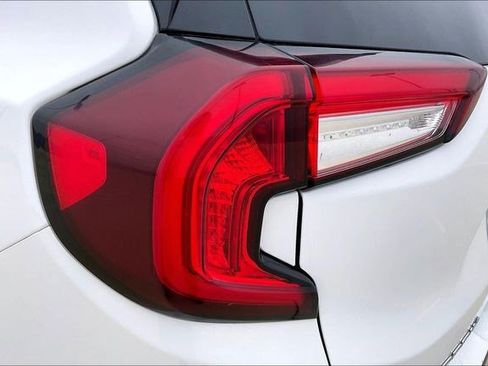 Used 2024 GMC Terrain SLT image 36