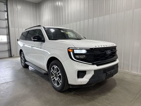 Used 2025 Ford Expedition Active image 2