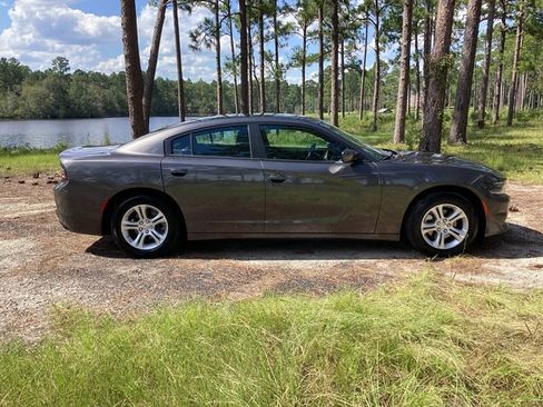Used 2022 Dodge Charger SXT image 4