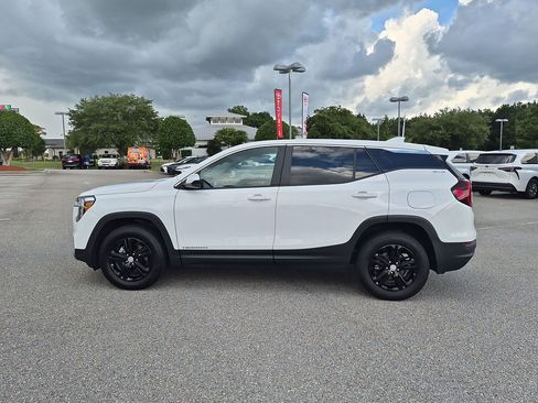 Used 2024 GMC Terrain SLE AWD/4WD image 6