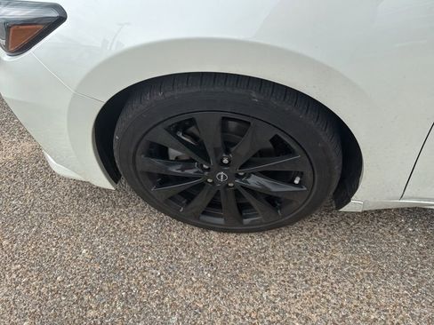 Used 2023 Nissan Maxima SR w/ Sport Mat Group FWD image 20