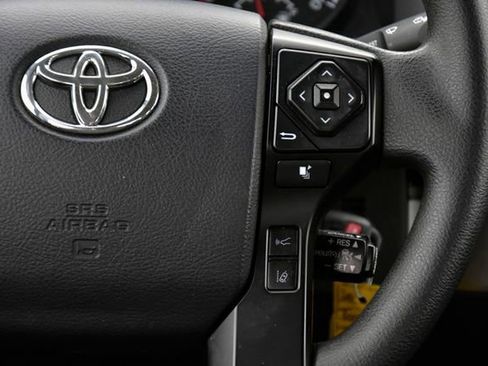 Used 2018 Toyota Tacoma SR image 19
