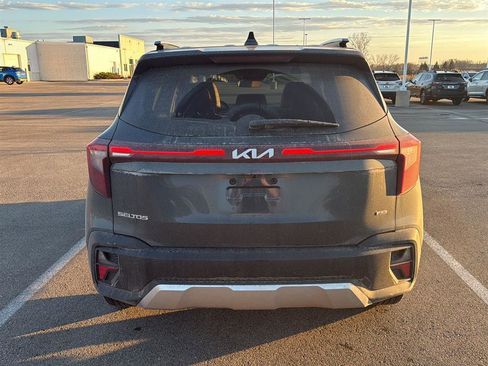 Used 2024 Kia Seltos EX image 8