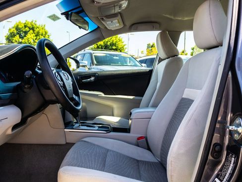 Used 2014 Toyota Camry LE FWD image 17