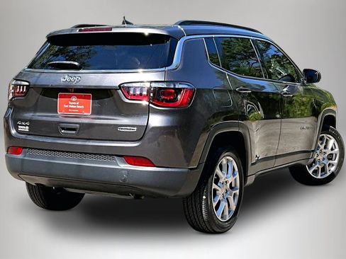 Used 2023 Jeep Compass Latitude AWD/4WD image 5