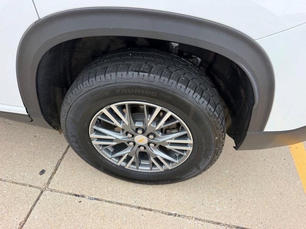 Used 2024 Chevrolet Traverse LT w/ Trailering Package AWD/4WD image 6