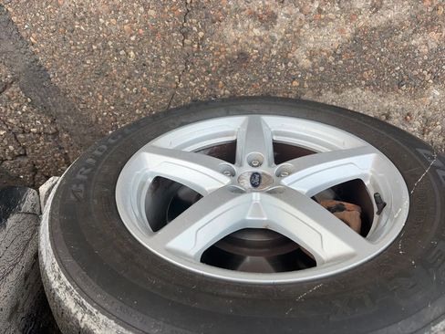 Used 2017 Ford Explorer XLT w/ Equipment Group 202A image 10