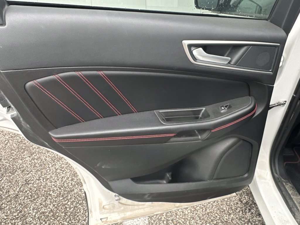 Certified 2024 Ford Edge ST-Line AWD/4WD image 17