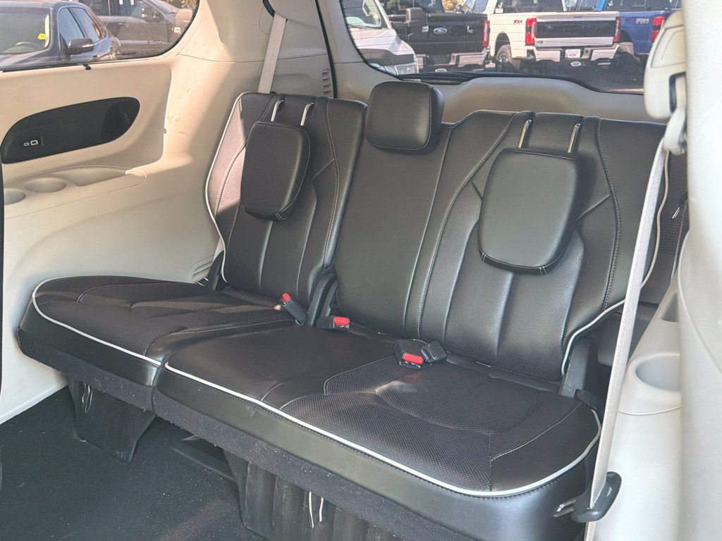 Used 2023 Chrysler Pacifica Limited FWD image 20