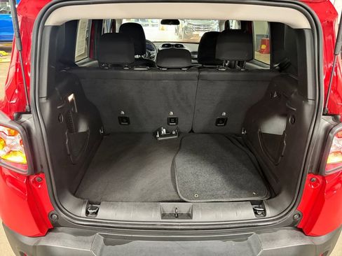 Used 2023 Jeep Renegade Latitude AWD/4WD image 24