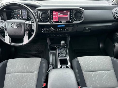 Used 2022 Toyota Tacoma TRD Off-Road image 13