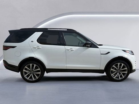 New 2026 Land Rover Discovery Dynamic SE image 6