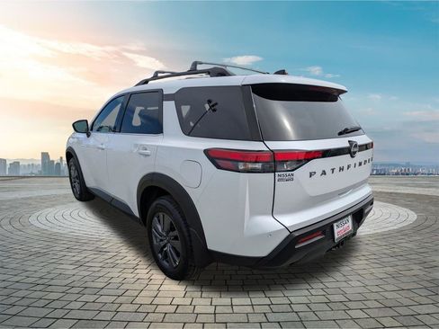 New 2026 Nissan Pathfinder SV w/ SV Premium Package FWD image 6