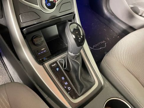 Used 2015 Hyundai Elantra SE w/ Option Group 02 FWD image 9