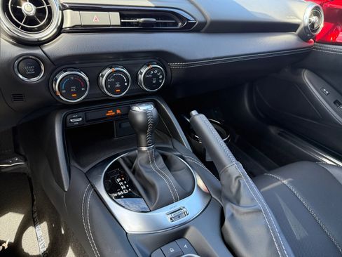 Used 2025 MAZDA MX-5 Miata RF Grand Touring RWD image 13