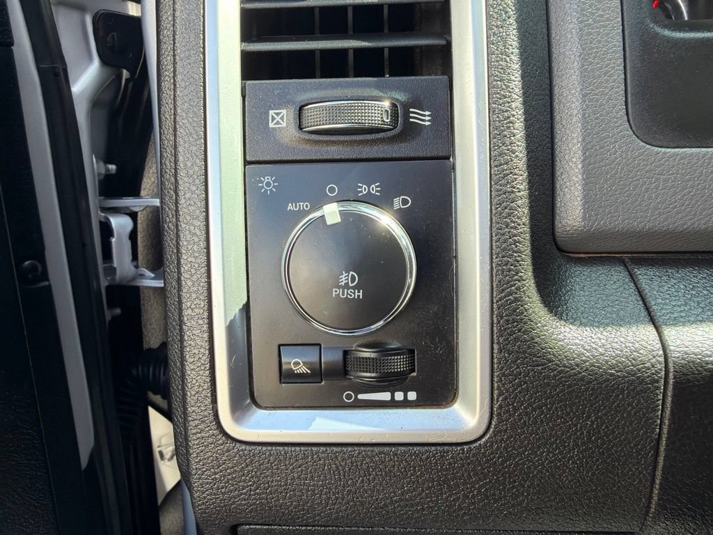 Used 2018 RAM 1500 4x4 Crew Cab Lone Star image 26