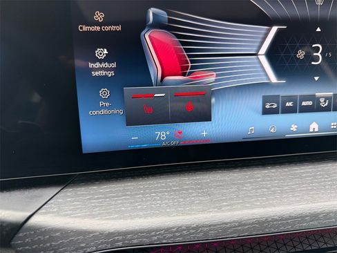 Certified 2025 BMW 330i xDrive Sedan w/ M Sport Package image 24