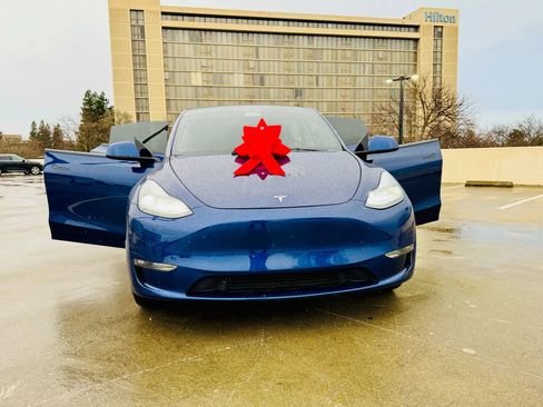 Used 2023 Tesla Model Y Performance image 22