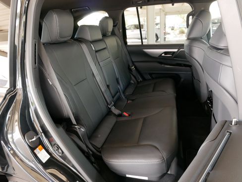 Used 2026 Lexus LX 600 F Sport w/ Accessory Package (Z1) AWD/4WD image 14