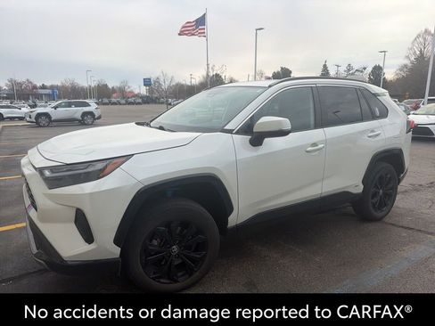 Used 2022 Toyota RAV4 SE w/ Convenience Package image 2