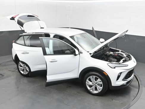 Used 2025 Buick Encore GX Preferred AWD/4WD image 39