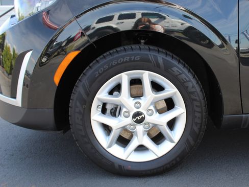 Used 2023 Kia Soul S FWD image 12