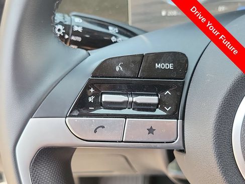 Used 2025 Hyundai Elantra SEL FWD image 5