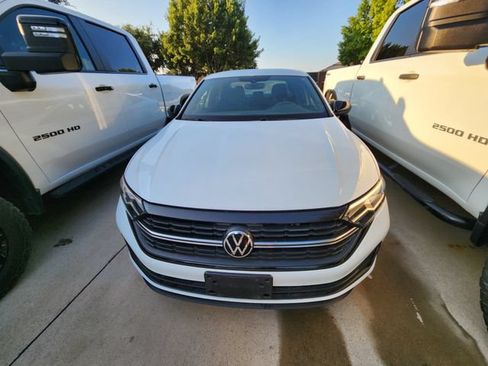 Used 2023 Volkswagen Jetta Sport FWD image 2