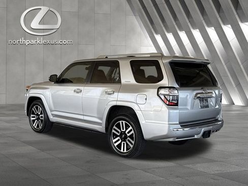 Used 2022 Toyota 4Runner Limited AWD/4WD image 2