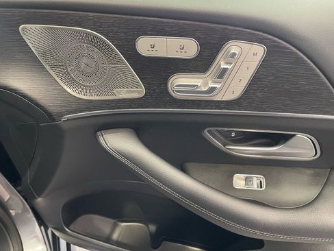Used 2025 Mercedes-Benz GLE 450e 4MATIC w/ Winter Package image 40