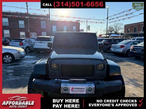 Used 2011 Jeep Wrangler Unlimited Sahara w/ Connectivity Group image 8