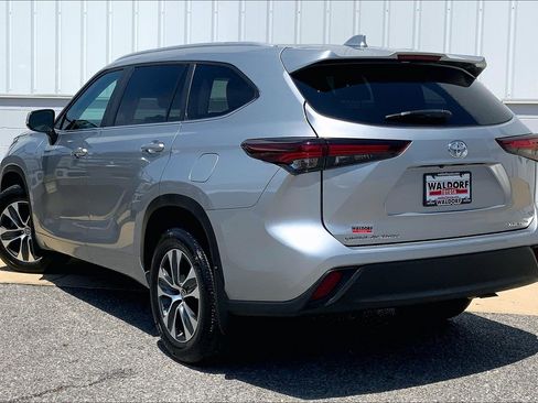 Used 2025 Toyota Highlander XLE AWD/4WD image 15