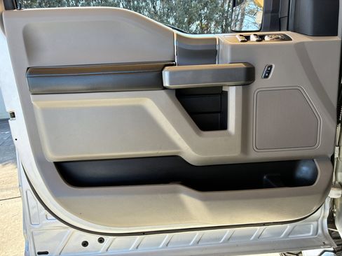 Used 2018 Ford F150 XLT w/ Equipment Group 302A Luxury image 10