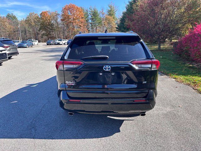 Used 2022 Toyota RAV4 SE w/ Weather & Moonroof Package AWD/4WD image 4