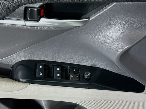 Used 2020 Toyota Camry SE FWD image 14