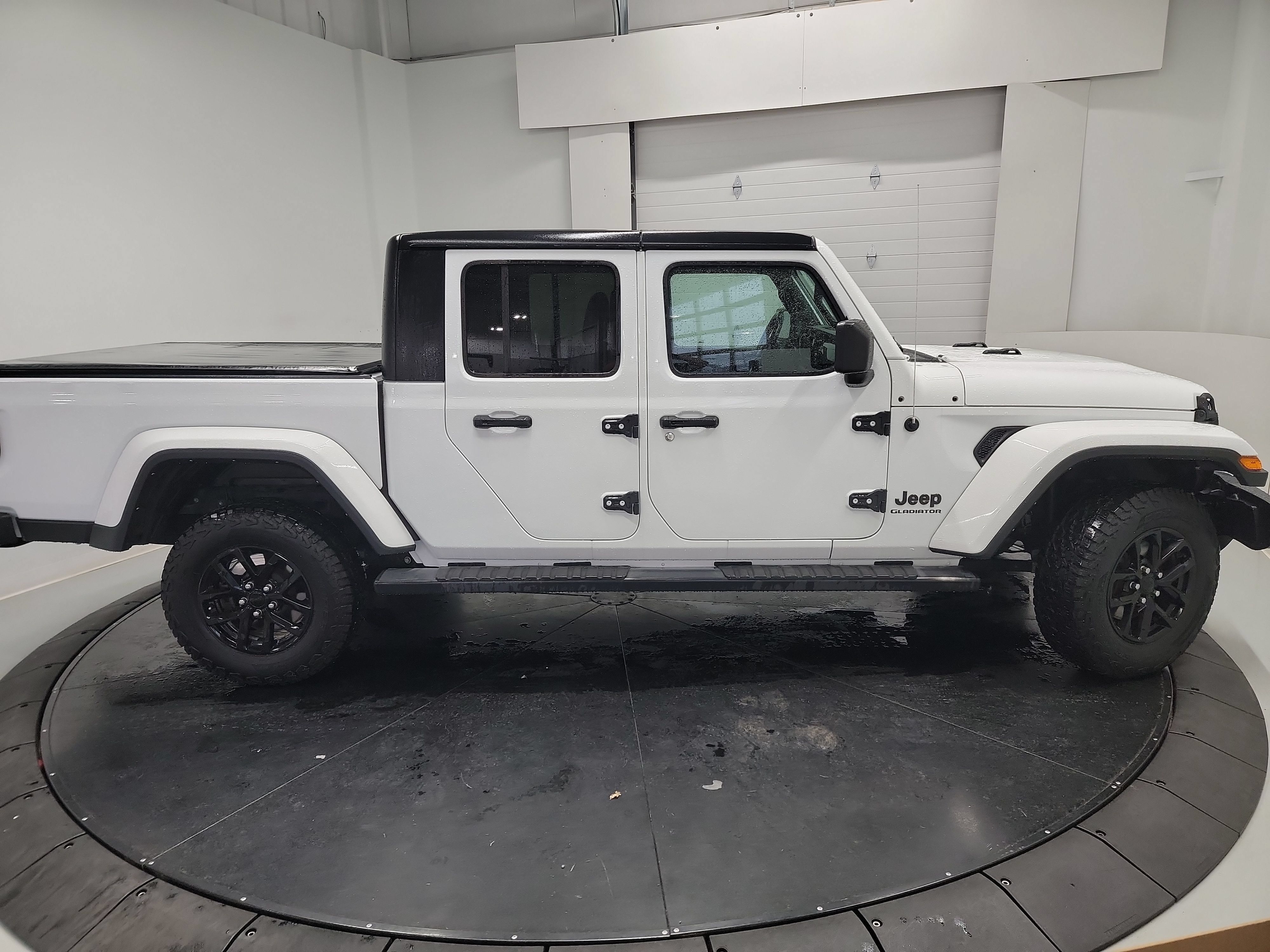 Used 2022 Jeep Gladiator Sport AWD/4WD image 11