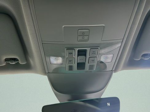 Used 2025 Volkswagen Taos SE w/ Panoramic Sunroof Package image 32