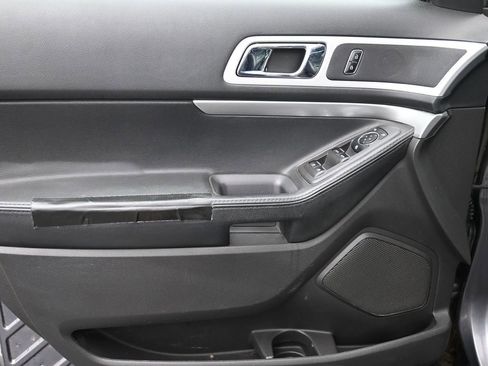 Used 2014 Ford Explorer XLT w/ Equipment Group 202A image 16